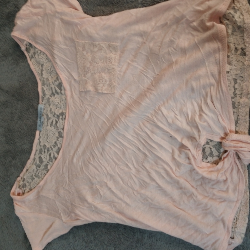 Light pink lacy crop top